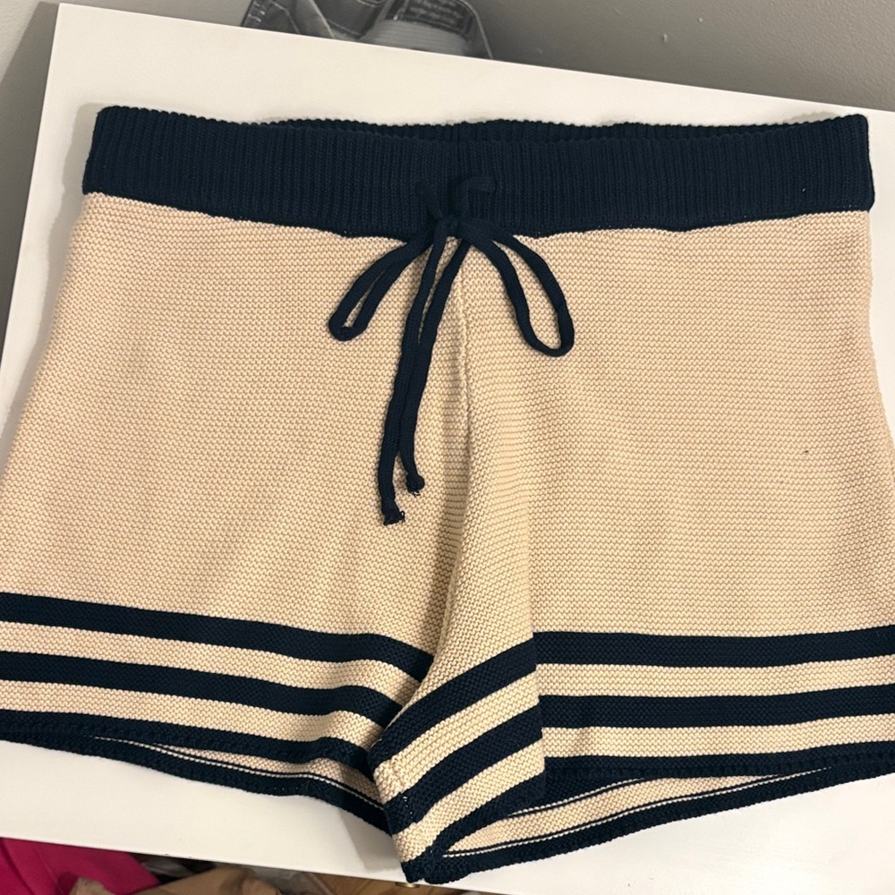 VICI CROCHET SHORT